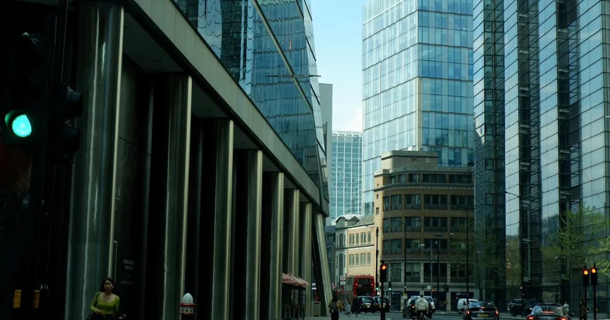 Banking Glitches, Student Loans & AI Fraud: UK Finance Daily