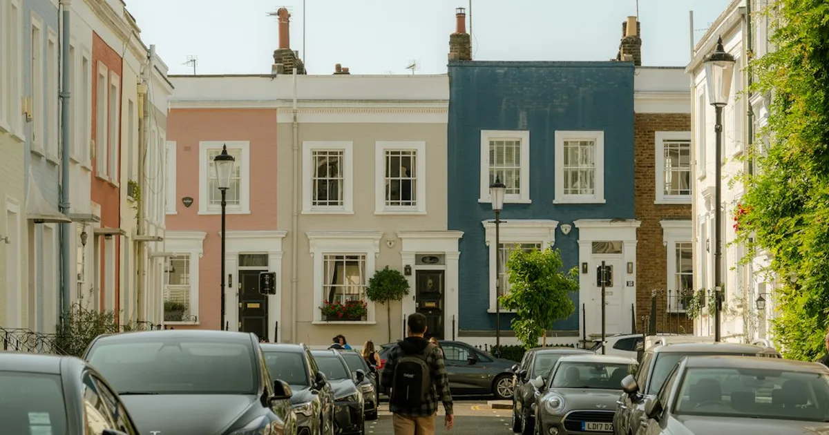 London Mansions Slump, Council Tax Fears & Energy Bills: 4 Oct