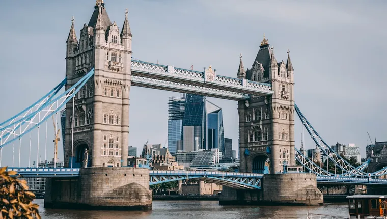 UK Finance Daily: Healey's Budget, EasyJet & AI Banking
