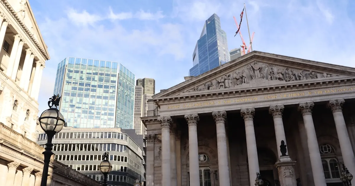 UK Finance Daily: Inflation Fears, Scams & Bank Switching